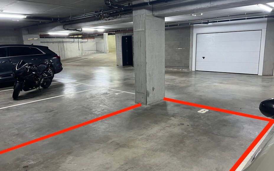 LEEMANS IMMOBILIËN vous présente un parking souterrain à louer dans le centre de Wolvertem (commune de Meise) !

La place de parking (n° 8) est située sous le complexe récemment construit appelé “Wolfart”, situé sur la place communale. L'accè