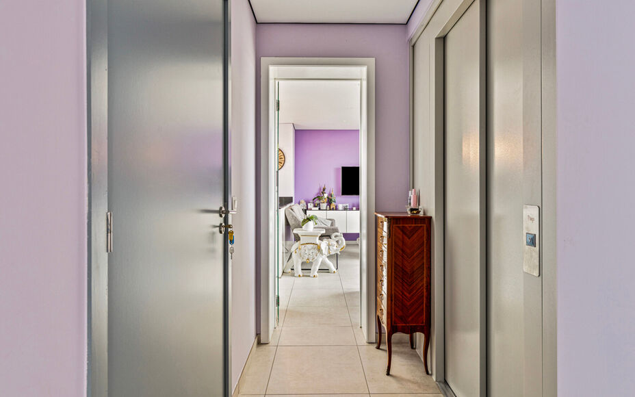 Leemans Immobiliën vous propose ce bel appartement penthouse au centre de Grand-Bigard. Grâce à sa situation centrale, les commerces, les transports publics, les écoles et les infrastructures sportives sont accessibles à pied. L'appartement est situ