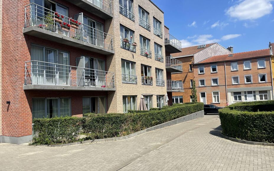 LEEMANS IMMOBILIEN vous propose cet appartement de soins résidentiels bien entretenu à Uccle. Dans la résidence Paola, votre bien-être passe avant tout. Vous trouverez l'équilibre parfait entre indépendance et sécurité. Vous vivez non seulement av