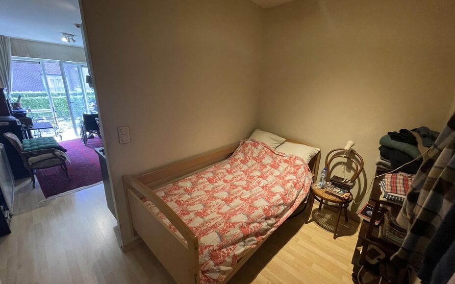 LEEMANS IMMOBILIEN vous propose cet appartement de soins résidentiels bien entretenu à Uccle. Dans la résidence Paola, votre bien-être passe avant tout. Vous trouverez l'équilibre parfait entre indépendance et sécurité. Vous vivez non seulement av