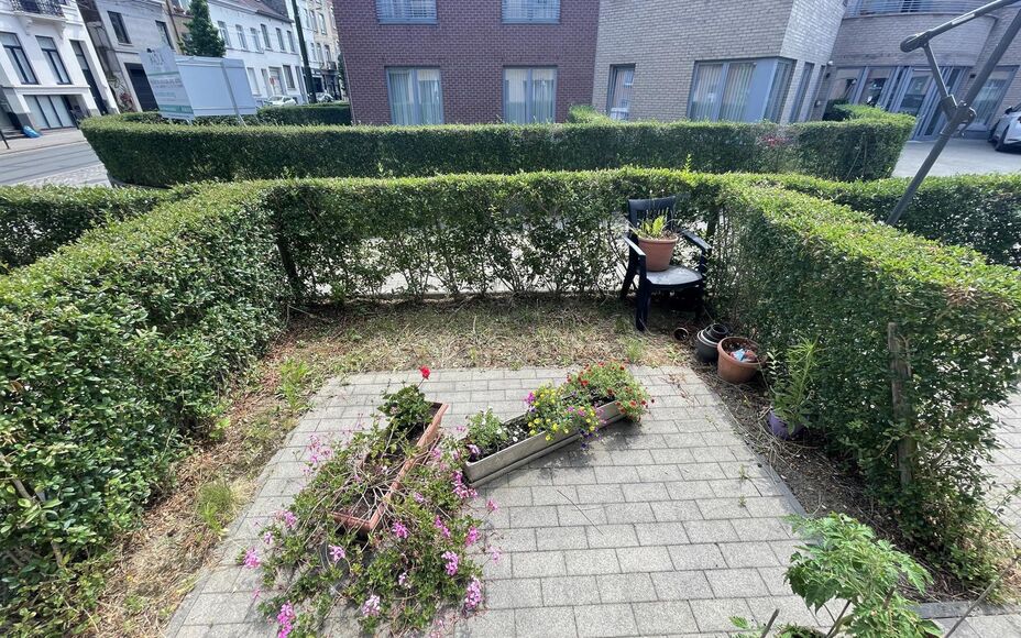 LEEMANS IMMOBILIEN vous propose cet appartement de soins résidentiels bien entretenu à Uccle. Dans la résidence Paola, votre bien-être passe avant tout. Vous trouverez l'équilibre parfait entre indépendance et sécurité. Vous vivez non seulement av