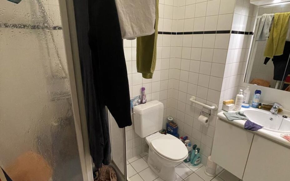 LEEMANS IMMOBILIEN vous propose cet appartement de soins résidentiels bien entretenu à Uccle. Dans la résidence Paola, votre bien-être passe avant tout. Vous trouverez l'équilibre parfait entre indépendance et sécurité. Vous vivez non seulement av