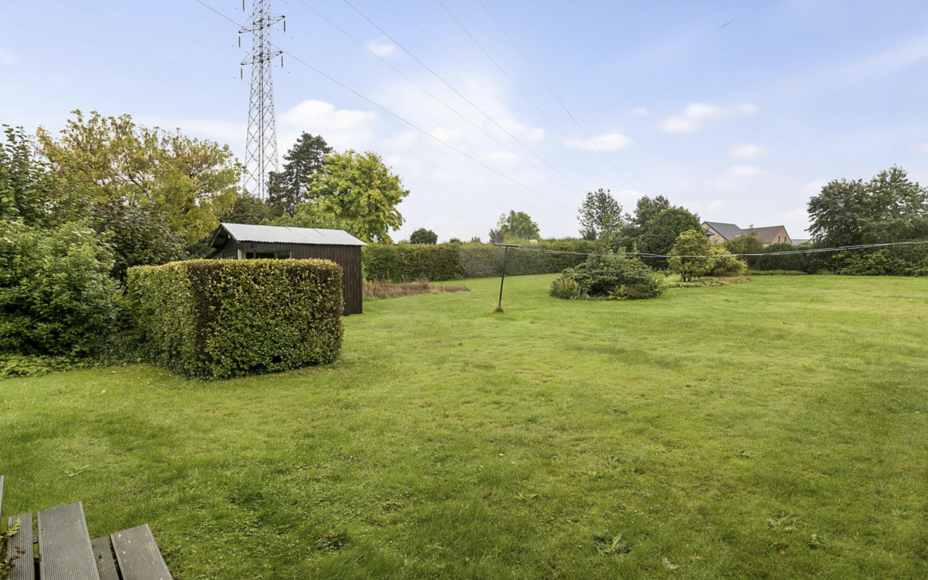 LEEMANS IMMOBILIËN vous propose ce terrain constructible pour une maison individuelle. Le lot est en 2ème ordre de construction et a une superficie de 13a 03ca. Le terrain est situé dans la zone intérieure derrière la Begijnenborrestraat. La zone con