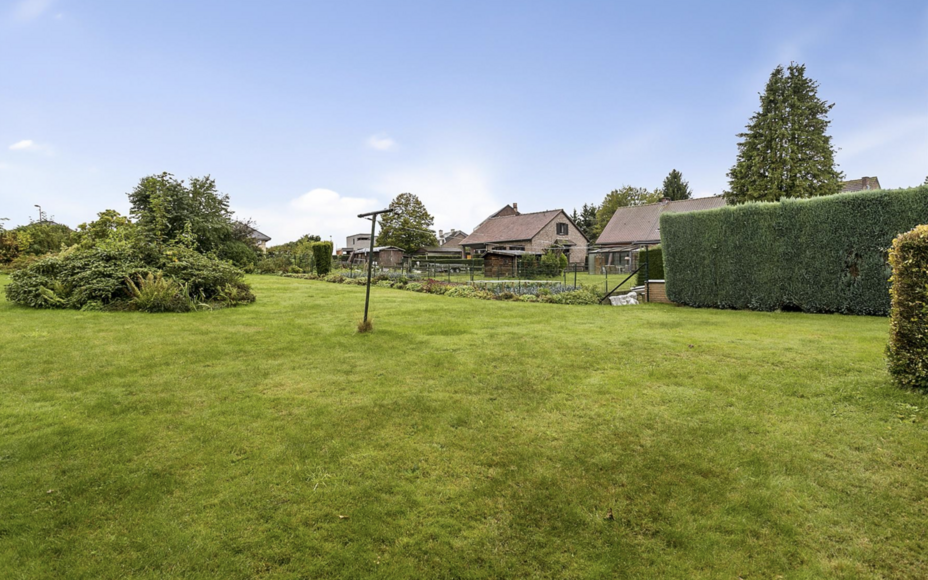 LEEMANS IMMOBILIËN vous propose ce terrain constructible pour une maison individuelle. Le lot est en 2ème ordre de construction et a une superficie de 13a 03ca. Le terrain est situé dans la zone intérieure derrière la Begijnenborrestraat. La zone con