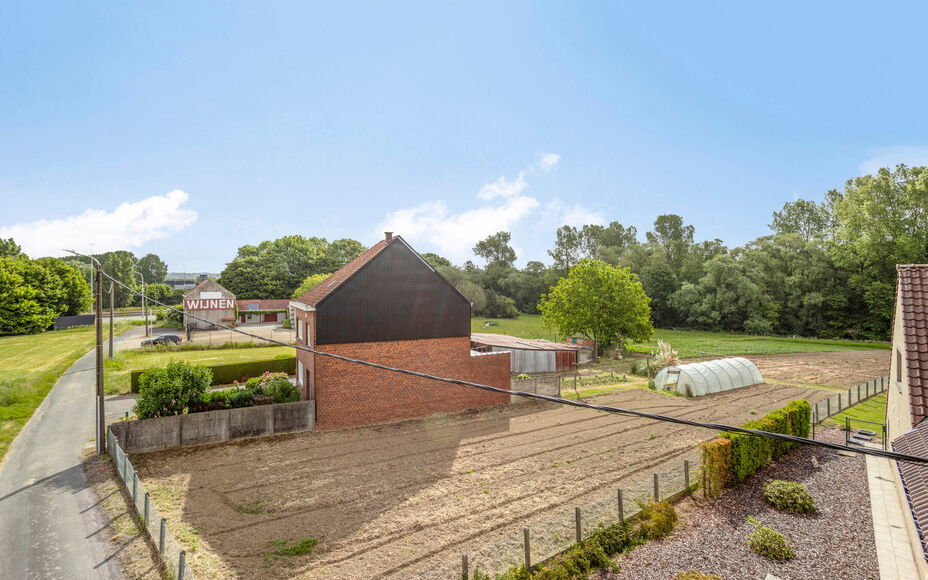 Terrain à bâtir de 6 ares 92ca, situé en zone rurale et centrale à Grand-Bigard, pour une construction jumelée.
Plus d'informations : immo@kantoorleemans.be ou 02/306.90.00