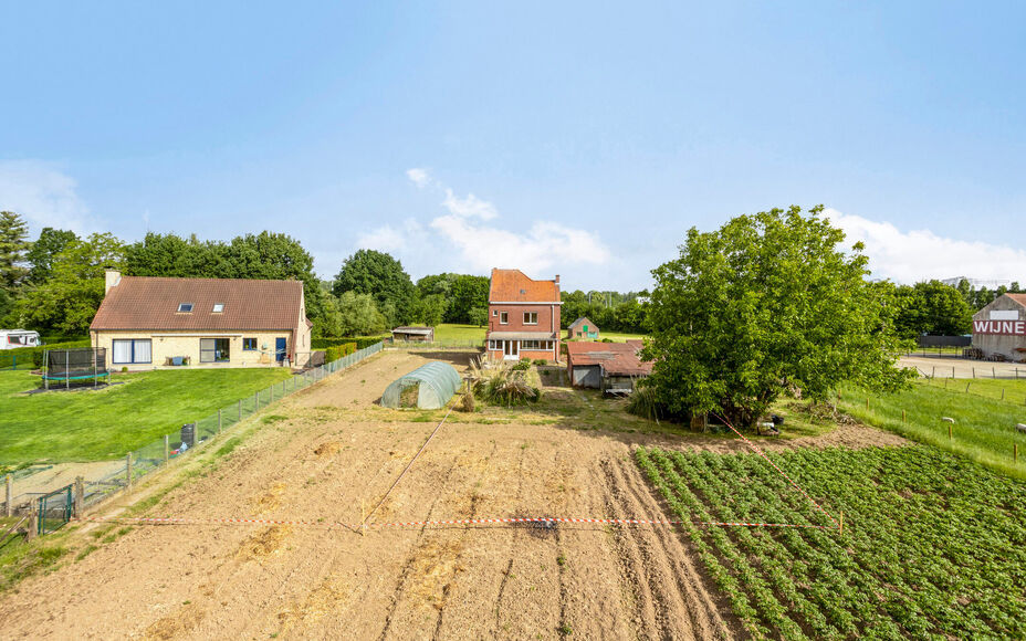 Terrain à bâtir de 6 ares 92ca, situé en zone rurale et centrale à Grand-Bigard, pour une construction jumelée.
Plus d'informations : immo@kantoorleemans.be ou 02/306.90.00
