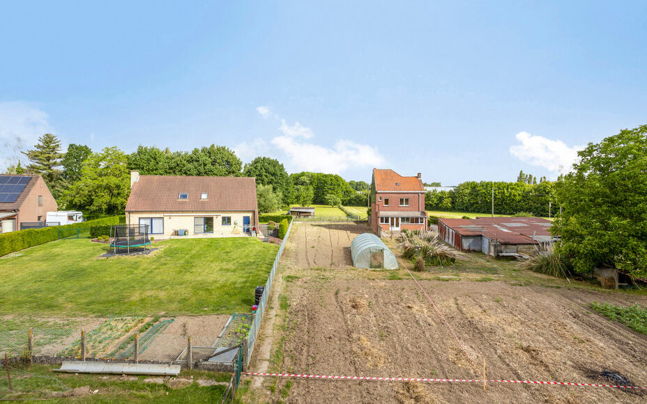 Terrain à bâtir de 6 ares 92ca, situé en zone rurale et centrale à Grand-Bigard, pour une construction jumelée.
Plus d'informations : immo@kantoorleemans.be ou 02/306.90.00