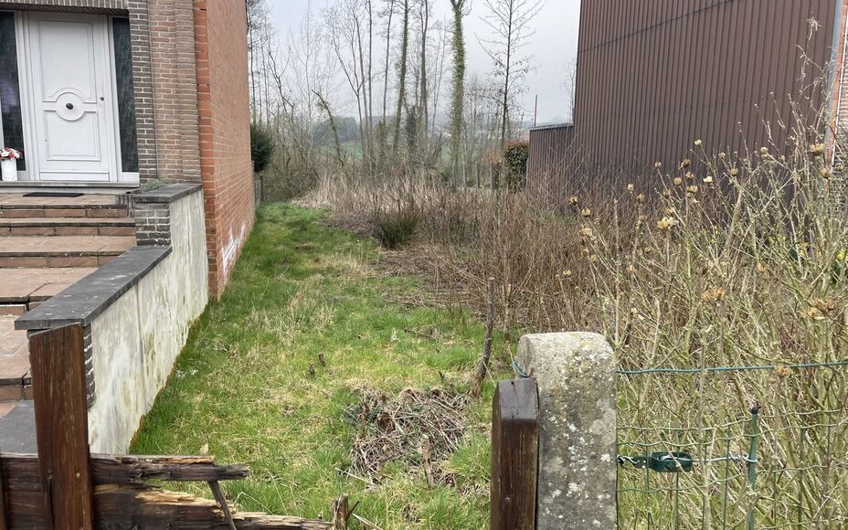 Leemans Immobiliën vous propose ce terrain à bâtir/projet idéalement situé à Asse. Grâce à sa situation, toutes les commodités telles que les écoles, les commerces, les infrastructures sportives, les transports en commun et les voies d'accès so