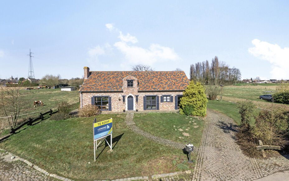 LEEMANS IMMOBILIEN vous propose cette maison unifamiliale indépendante avec diverses possibilités de développement ! Située dans la campagne de Relegem (commune d'Asse), mais proche de toutes les facilités et avec une accessibilité directe vers le R