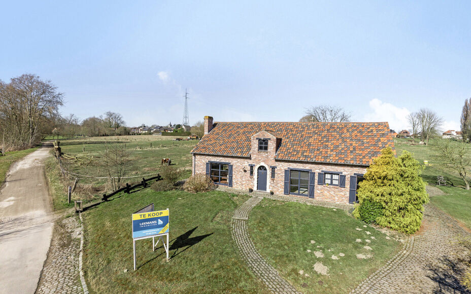LEEMANS IMMOBILIEN vous propose cette maison unifamiliale indépendante avec diverses possibilités de développement ! Située dans la campagne de Relegem (commune d'Asse), mais proche de toutes les facilités et avec une accessibilité directe vers le R