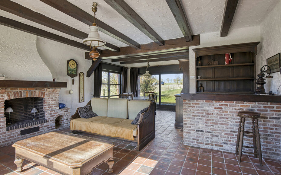 LEEMANS IMMOBILIEN vous propose cette maison unifamiliale indépendante avec diverses possibilités de développement ! Située dans la campagne de Relegem (commune d'Asse), mais proche de toutes les facilités et avec une accessibilité directe vers le R