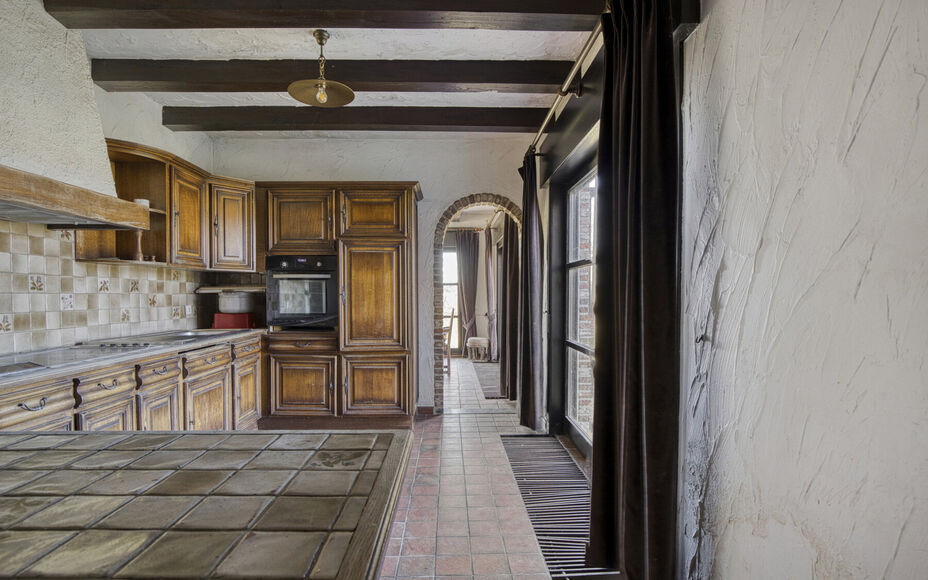 LEEMANS IMMOBILIEN vous propose cette maison unifamiliale indépendante avec diverses possibilités de développement ! Située dans la campagne de Relegem (commune d'Asse), mais proche de toutes les facilités et avec une accessibilité directe vers le R