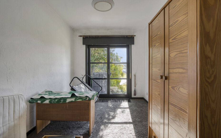 LEEMANS IMMOBILIEN vous propose cette maison unifamiliale indépendante avec diverses possibilités de développement ! Située dans la campagne de Relegem (commune d'Asse), mais proche de toutes les facilités et avec une accessibilité directe vers le R