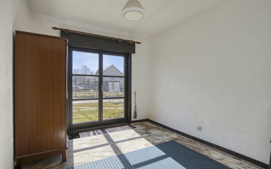 LEEMANS IMMOBILIEN vous propose cette maison unifamiliale indépendante avec diverses possibilités de développement ! Située dans la campagne de Relegem (commune d'Asse), mais proche de toutes les facilités et avec une accessibilité directe vers le R