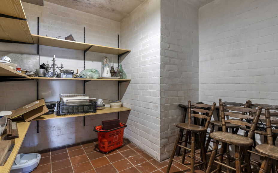 LEEMANS IMMOBILIEN vous propose cette maison unifamiliale indépendante avec diverses possibilités de développement ! Située dans la campagne de Relegem (commune d'Asse), mais proche de toutes les facilités et avec une accessibilité directe vers le R