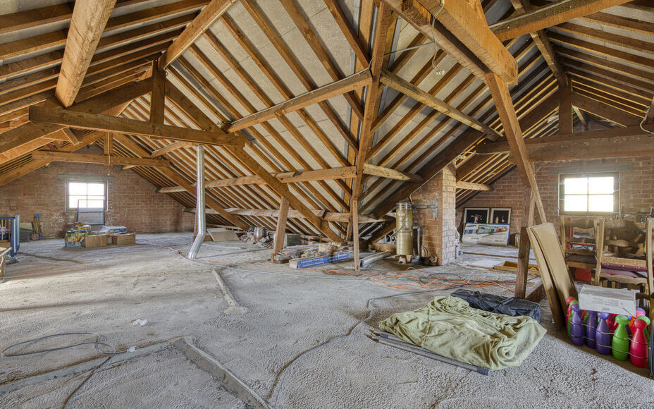 LEEMANS IMMOBILIEN vous propose cette maison unifamiliale indépendante avec diverses possibilités de développement ! Située dans la campagne de Relegem (commune d'Asse), mais proche de toutes les facilités et avec une accessibilité directe vers le R
