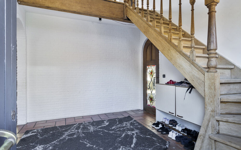 LEEMANS IMMOBILIËN vous propose cette villa exceptionnelle! Située dans la campagne de Relegem (commune d'Asse), à proximité de toutes les facilités et avec une accessibilité directe vers le Ring de Bruxelles. 

La superficie totale du site est de 7