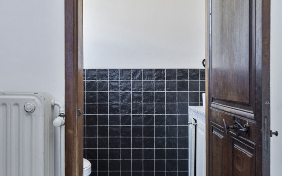 LEEMANS IMMOBILIËN vous propose cette villa exceptionnelle! Située dans la campagne de Relegem (commune d'Asse), à proximité de toutes les facilités et avec une accessibilité directe vers le Ring de Bruxelles. 

La superficie totale du site est de 7