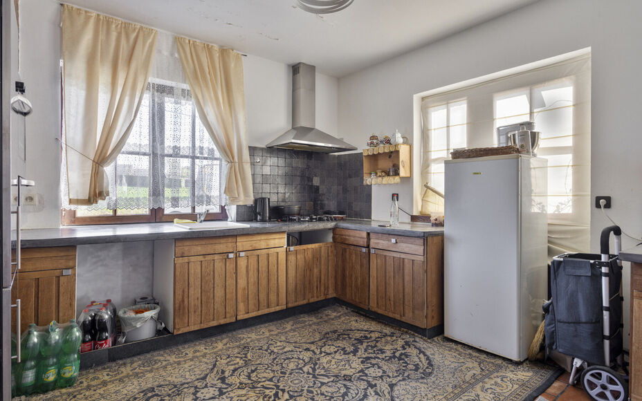 LEEMANS IMMOBILIËN vous propose cette villa exceptionnelle! Située dans la campagne de Relegem (commune d'Asse), à proximité de toutes les facilités et avec une accessibilité directe vers le Ring de Bruxelles. 

La superficie totale du site est de 7