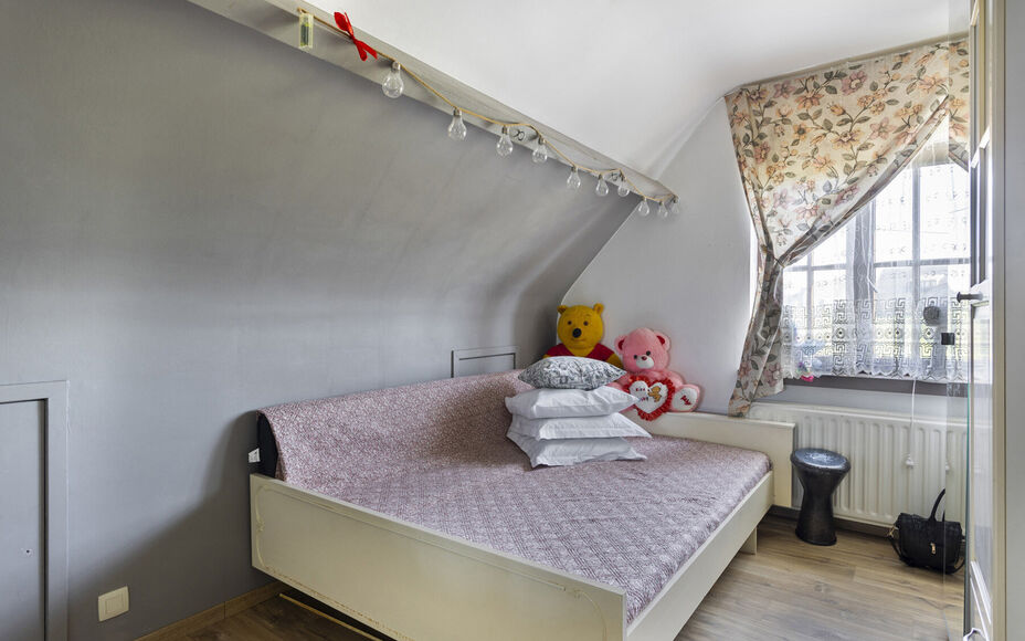 LEEMANS IMMOBILIËN vous propose cette villa exceptionnelle! Située dans la campagne de Relegem (commune d'Asse), à proximité de toutes les facilités et avec une accessibilité directe vers le Ring de Bruxelles. 

La superficie totale du site est de 7