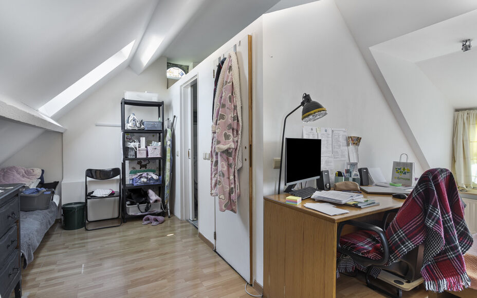 LEEMANS IMMOBILIËN vous propose cette villa exceptionnelle! Située dans la campagne de Relegem (commune d'Asse), à proximité de toutes les facilités et avec une accessibilité directe vers le Ring de Bruxelles. 

La superficie totale du site est de 7