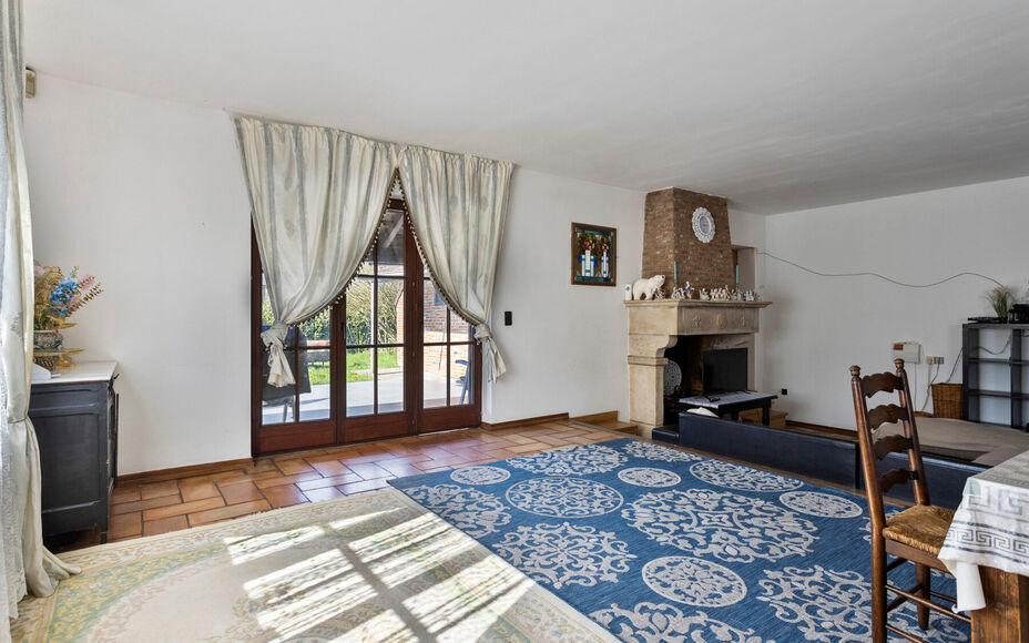 LEEMANS IMMOBILIËN vous propose cette villa exceptionnelle! Située dans la campagne de Relegem (commune d'Asse), à proximité de toutes les facilités et avec une accessibilité directe vers le Ring de Bruxelles. 

La superficie totale du site est de 7