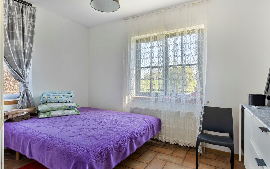 LEEMANS IMMOBILIËN vous propose cette villa exceptionnelle! Située dans la campagne de Relegem (commune d'Asse), à proximité de toutes les facilités et avec une accessibilité directe vers le Ring de Bruxelles. 

La superficie totale du site est de 7