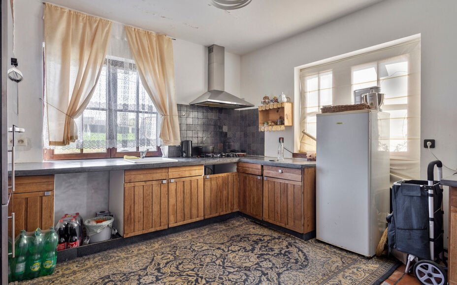 LEEMANS IMMOBILIËN vous propose cette villa exceptionnelle! Située dans la campagne de Relegem (commune d'Asse), à proximité de toutes les facilités et avec une accessibilité directe vers le Ring de Bruxelles. 

La superficie totale du site est de 7