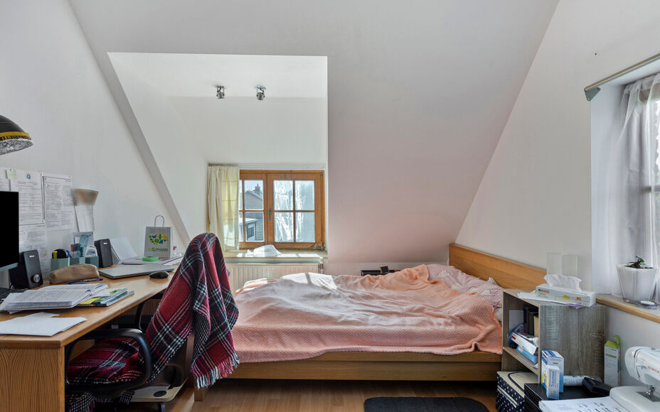 LEEMANS IMMOBILIËN vous propose cette villa exceptionnelle! Située dans la campagne de Relegem (commune d'Asse), à proximité de toutes les facilités et avec une accessibilité directe vers le Ring de Bruxelles. 

La superficie totale du site est de 7