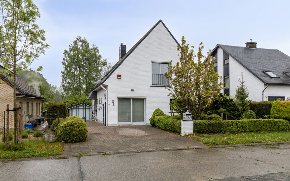 Vous recherchez une oasis de paix et d'accessibilité facile ? Alors Leemans Real Estate vous propose cette villa magnifiquement entretenue dans le quartier populaire de Rondebos. Situé dans une impasse calme, juste à côté d'une réserve naturelle de 