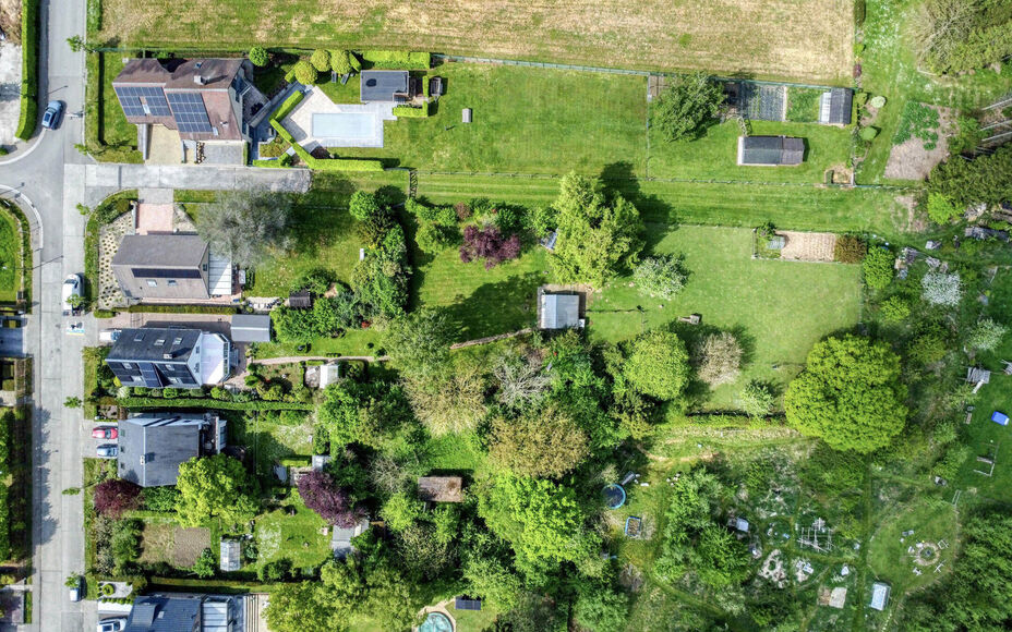 Vous recherchez une oasis de paix et d'accessibilité facile ? Alors Leemans Real Estate vous propose cette villa magnifiquement entretenue dans le quartier populaire de Rondebos. Situé dans une impasse calme, juste à côté d'une réserve naturelle de 