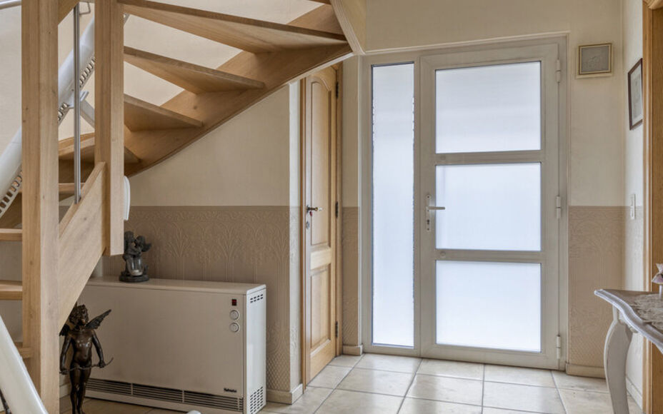 Vous recherchez une oasis de paix et d'accessibilité facile ? Alors Leemans Real Estate vous propose cette villa magnifiquement entretenue dans le quartier populaire de Rondebos. Situé dans une impasse calme, juste à côté d'une réserve naturelle de 