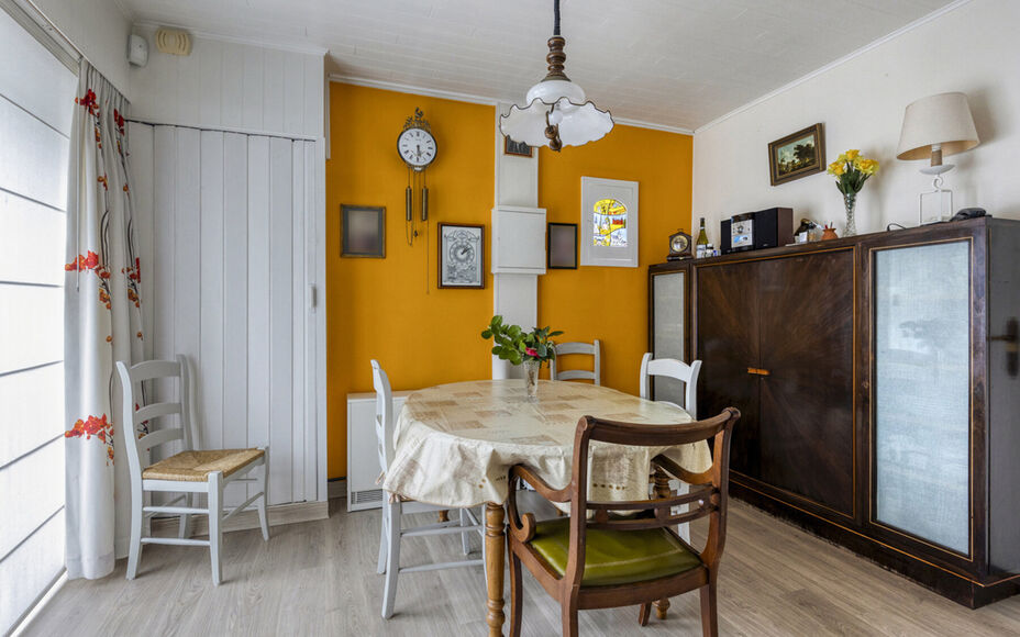 Vous recherchez une oasis de paix et d'accessibilité facile ? Alors Leemans Real Estate vous propose cette villa magnifiquement entretenue dans le quartier populaire de Rondebos. Situé dans une impasse calme, juste à côté d'une réserve naturelle de 