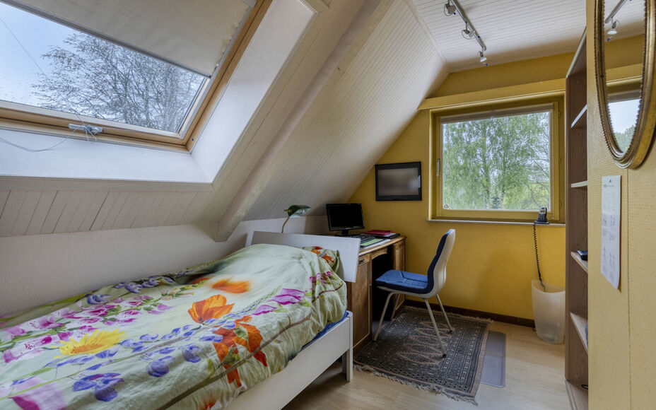 Vous recherchez une oasis de paix et d'accessibilité facile ? Alors Leemans Real Estate vous propose cette villa magnifiquement entretenue dans le quartier populaire de Rondebos. Situé dans une impasse calme, juste à côté d'une réserve naturelle de 