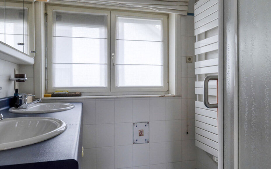 Vous recherchez une oasis de paix et d'accessibilité facile ? Alors Leemans Real Estate vous propose cette villa magnifiquement entretenue dans le quartier populaire de Rondebos. Situé dans une impasse calme, juste à côté d'une réserve naturelle de 