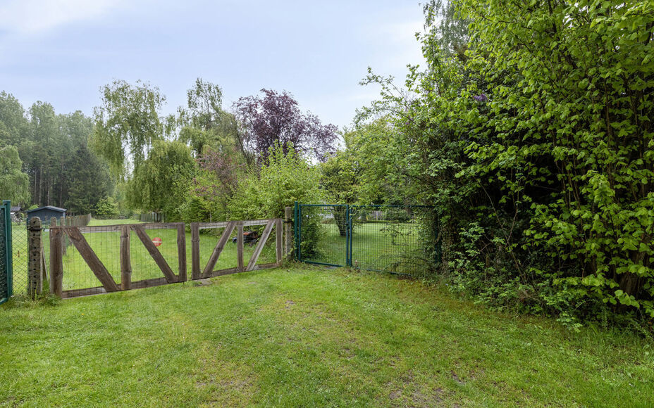 Vous recherchez une oasis de paix et d'accessibilité facile ? Alors Leemans Real Estate vous propose cette villa magnifiquement entretenue dans le quartier populaire de Rondebos. Situé dans une impasse calme, juste à côté d'une réserve naturelle de 