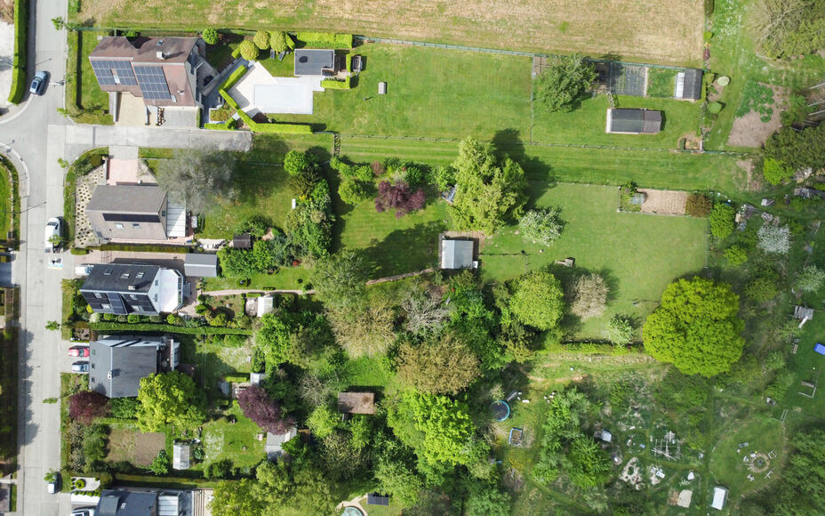 Vous recherchez une oasis de paix et d'accessibilité facile ? Alors Leemans Real Estate vous propose cette villa magnifiquement entretenue dans le quartier populaire de Rondebos. Situé dans une impasse calme, juste à côté d'une réserve naturelle de 