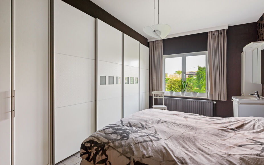 Leemans Real Estate vous propose cette villa clé en main sur un terrain spacieux d'environ 30 ares !

Cette magnifique villa de plain-pied, prête à emménager, est idéale pour ceux qui recherchent espace, confort et tranquillité. Elle comprend trois 