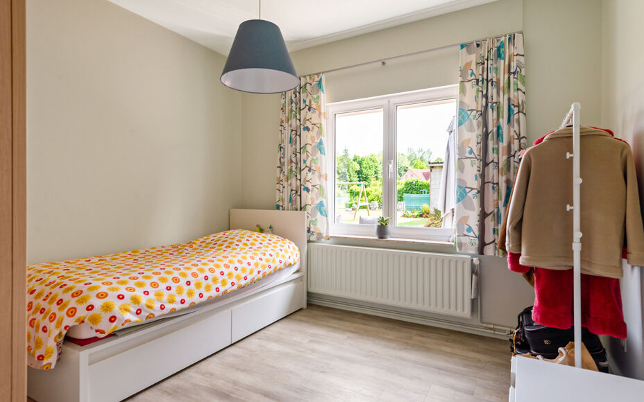 Leemans Real Estate vous propose cette villa clé en main sur un terrain spacieux d'environ 30 ares !

Cette magnifique villa de plain-pied, prête à emménager, est idéale pour ceux qui recherchent espace, confort et tranquillité. Elle comprend trois 