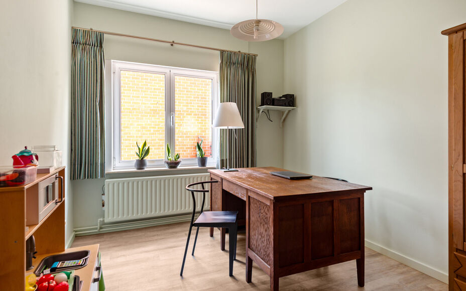 Leemans Real Estate vous propose cette villa clé en main sur un terrain spacieux d'environ 30 ares !

Cette magnifique villa de plain-pied, prête à emménager, est idéale pour ceux qui recherchent espace, confort et tranquillité. Elle comprend trois 