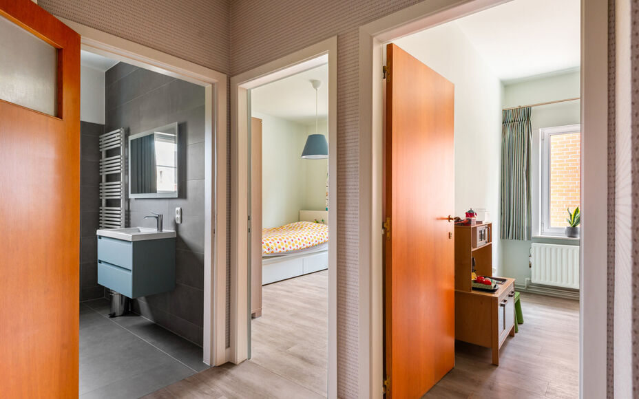 Leemans Real Estate vous propose cette villa clé en main sur un terrain spacieux d'environ 30 ares !

Cette magnifique villa de plain-pied, prête à emménager, est idéale pour ceux qui recherchent espace, confort et tranquillité. Elle comprend trois 