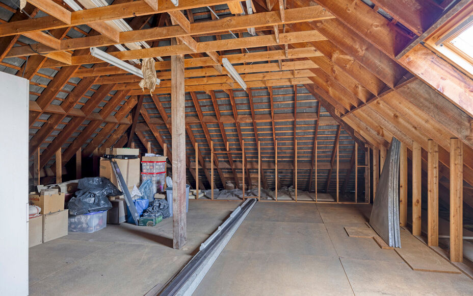 Leemans Immobiliën vous présente cette maison parfaitement entretenue et prête à emménager, située dans un quartier calme et rural de Ternat. Malgré son environnement verdoyant, vous profiterez d'une situation centrale avec toutes les commodités 