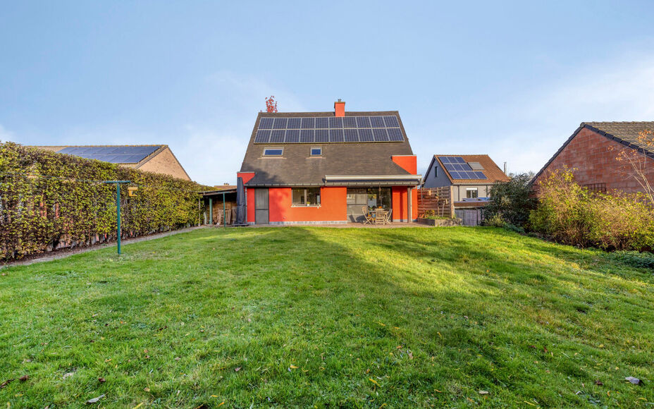 Leemans Immobiliën biedt u deze ruime en comfortabele villa aan, rustig gelegen in het landelijke en charmante Mollem. Deze woning combineert een aangename woonomgeving met een praktische indeling, ruime parkeermogelijkheden en een mooie, zuidwest geori