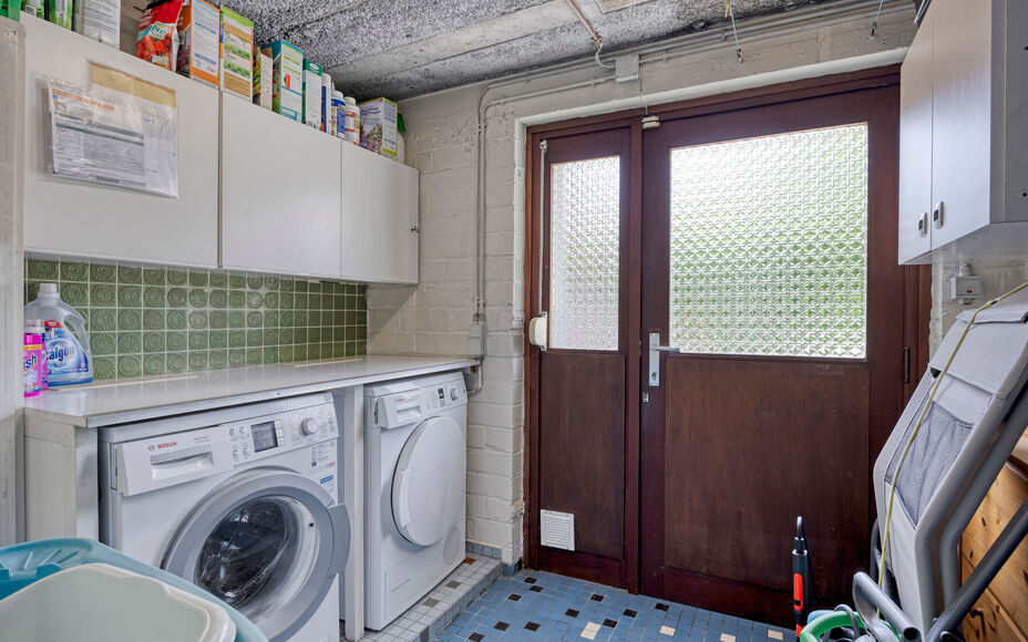 Leemans Immobiliën presenteert u  deze perfect onderhouden, instapklare woning op een rustige en landelijke locatie in Ternat. Ondanks de groene omgeving geniet u van een centrale ligging met alle voorzieningen vlakbij: winkels, scholen, sportfaciliteite