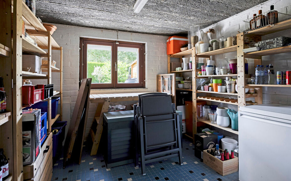 Leemans Immobiliën presenteert u  deze perfect onderhouden, instapklare woning op een rustige en landelijke locatie in Ternat. Ondanks de groene omgeving geniet u van een centrale ligging met alle voorzieningen vlakbij: winkels, scholen, sportfaciliteite