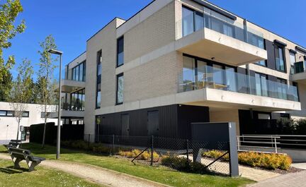 LEEMANS Immobiliën vous propose ce charmant appartement neuf, situé en plein cœur de Groot-Bijgaarden. Faisant partie d'une petite résidence dans un quartier résidentiel calme, il se trouve au deuxième étage et à proximité immédiate de toutes le
