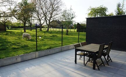 LEEMANS IMMOBILIEN vous propose à la location l'appartement suivant au rez-de-chaussée dans la commune d'Opwijk. 

Il s'agit d'un spacieux appartement de 2 chambres à coucher (nouvelle construction récente BJ 2012) au rez-de-chaussée. L'appartement a