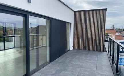 Leemans Immobiliën vous propose ce magnifique appartement neuf, idéalement situé en plein cœur d'Opwijk. Grâce à sa situation privilégiée, commerces, écoles, transports en commun, installations sportives et grands axes routiers sont facilement ac