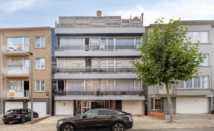 LLEEMANS IMMOBILIËN vous propose cet appartement prêt à emménager, situé au troisième étage, dans le centre résidentiel de Zellik (commune d'Asse).

L'appartement est entièrement libre, ce qui est idéal pour une habitation privée ou comme oppor