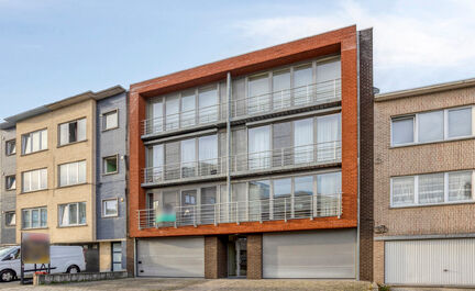 Leemans Real Estate vous propose cet appartement clé en main, idéalement situé au cœur de Žellik. Toutes les commodités sont accessibles à pied : commerces, écoles, transports en commun, installations sportives et grands axes routiers sont facilem